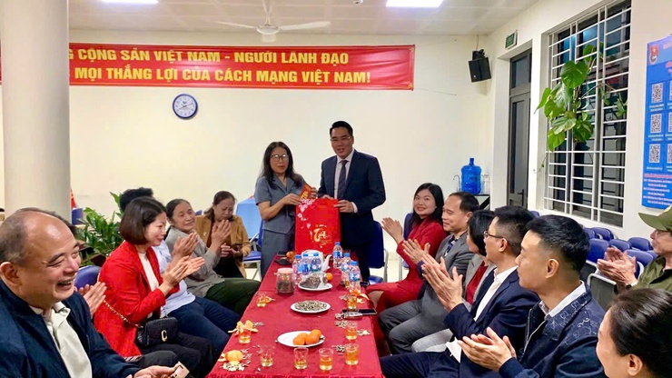 LÃNH ĐẠO ĐẢNG UỶ - HĐND - UBND-UB MTTQ PHƯỜNG LĨNH NAM THĂM, ĐỘNG VIÊN CÁC ĐƠN VỊ TRỰC TẾT NGUYÊN ĐÁN BÍNH NGỌ 2026.- Ảnh 1.