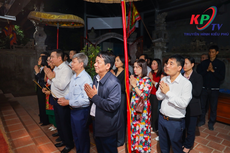 Các đồng chí lãnh đạo Đảng ủy –HĐND- UBND, Ủy ban MTTQ xã Kiều Phú đã tổ chức dâng hương, làm lễ cầu an tại các di tích tâm linh trên địa bàn xã- Ảnh 14.