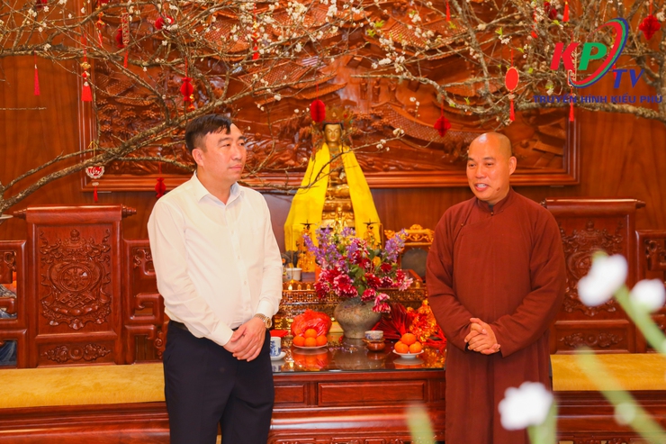 Các đồng chí lãnh đạo Đảng ủy –HĐND- UBND, Ủy ban MTTQ xã Kiều Phú đã tổ chức dâng hương, làm lễ cầu an tại các di tích tâm linh trên địa bàn xã- Ảnh 22.