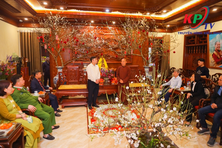 Các đồng chí lãnh đạo Đảng ủy –HĐND- UBND, Ủy ban MTTQ xã Kiều Phú đã tổ chức dâng hương, làm lễ cầu an tại các di tích tâm linh trên địa bàn xã- Ảnh 21.