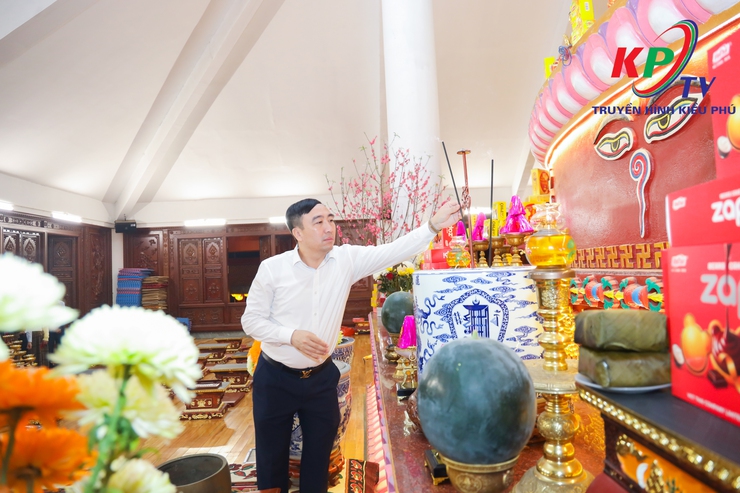 Các đồng chí lãnh đạo Đảng ủy –HĐND- UBND, Ủy ban MTTQ xã Kiều Phú đã tổ chức dâng hương, làm lễ cầu an tại các di tích tâm linh trên địa bàn xã- Ảnh 19.