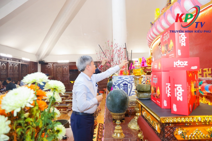 Các đồng chí lãnh đạo Đảng ủy –HĐND- UBND, Ủy ban MTTQ xã Kiều Phú đã tổ chức dâng hương, làm lễ cầu an tại các di tích tâm linh trên địa bàn xã- Ảnh 20.