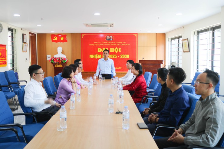 PHÓ BÍ THƯ THƯỜNG TRỰC ĐẢNG ỦY PHÙNG VĂN TÀI THĂM, CHÚC TẾT CÁC ĐƠN VỊ TRỰC TẾT NHÂN DỊP XUÂN BÍNH NGỌ 2026- Ảnh 1.