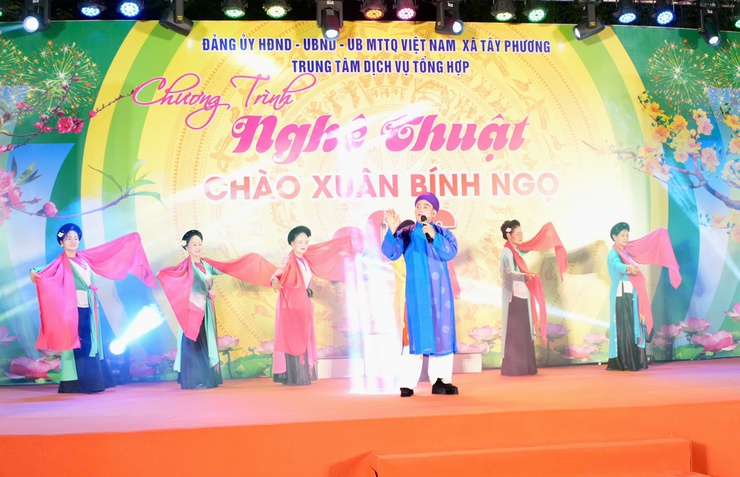 XÃ TÂY PHƯƠNG TỔ CHỨC THÀNH CÔNG CHƯƠNG TRÌNH NGHỆ THUẬT CHÀO XUÂN BÍNH NGỌ 2026- Ảnh 1.