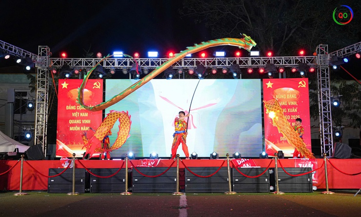 Rộn ràng Đêm giao thừa Xuân Bính Ngọ 2026: Sắc xuân thăng hoa – Pháo hoa rực sáng bầu trời Quốc Oai- Ảnh 10.