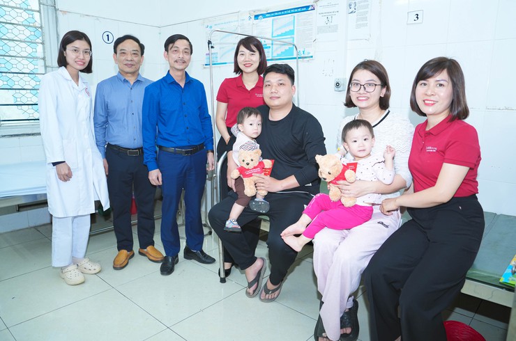 ĐOÀN THANH NIÊN NGÂN HÀNG AGRIBANK QUỐC OAI TỔ CHỨC CHƯƠNG TRÌNH "XUÂN YÊU THƯƠNG" TRAO QUÀ CHO BỆNH NHÂN ĐIỀU TRỊ NỘI TRÚ TẠI BỆNH VIỆN ĐA KHOA QUỐC OAI- Ảnh 13.