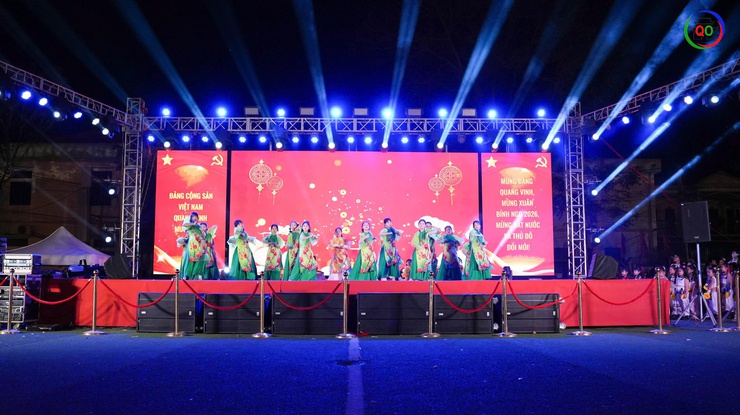 Rộn ràng Đêm giao thừa Xuân Bính Ngọ 2026: Sắc xuân thăng hoa – Pháo hoa rực sáng bầu trời Quốc Oai- Ảnh 14.