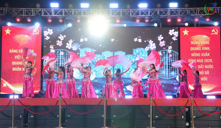 Rộn ràng Đêm giao thừa Xuân Bính Ngọ 2026: Sắc xuân thăng hoa – Pháo hoa rực sáng bầu trời Quốc Oai- Ảnh 15.