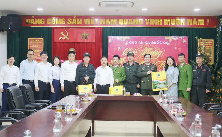 ĐỒNG CHÍ NGUYỄN TRUNG THÀNH- CHỦ TỊCH UBND XÃ QUỐC OAI THĂM, ĐỘNG VIÊN LỰC LƯỢNG LÀM NHIỆM VỤ TRỰC 29 TẾT BÍNH NGỌ 2026- Ảnh 2.