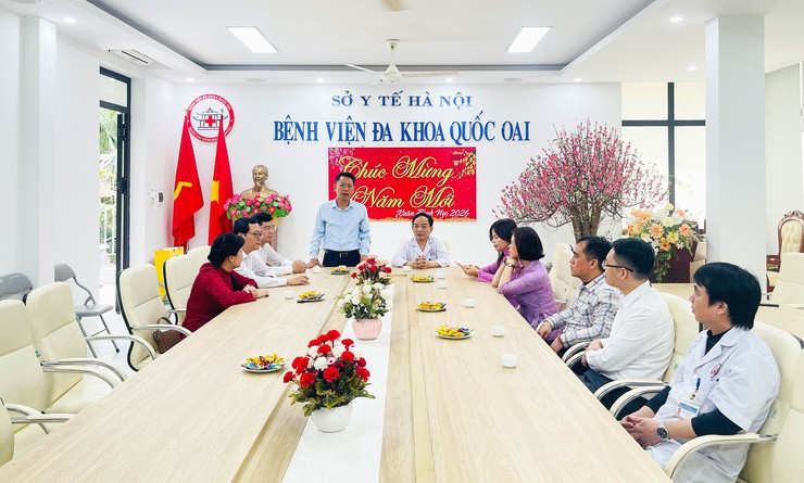 PHÓ BÍ THƯ THƯỜNG TRỰC ĐẢNG ỦY PHÙNG VĂN TÀI THĂM, CHÚC TẾT CÁC ĐƠN VỊ TRỰC TẾT NHÂN DỊP XUÂN BÍNH NGỌ 2026- Ảnh 2.