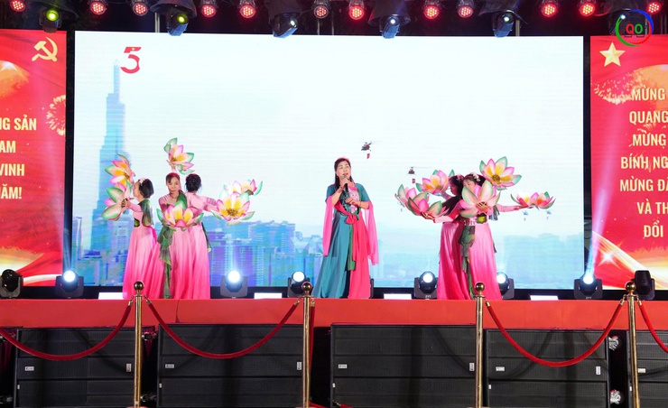 Rộn ràng Đêm giao thừa Xuân Bính Ngọ 2026: Sắc xuân thăng hoa – Pháo hoa rực sáng bầu trời Quốc Oai- Ảnh 19.