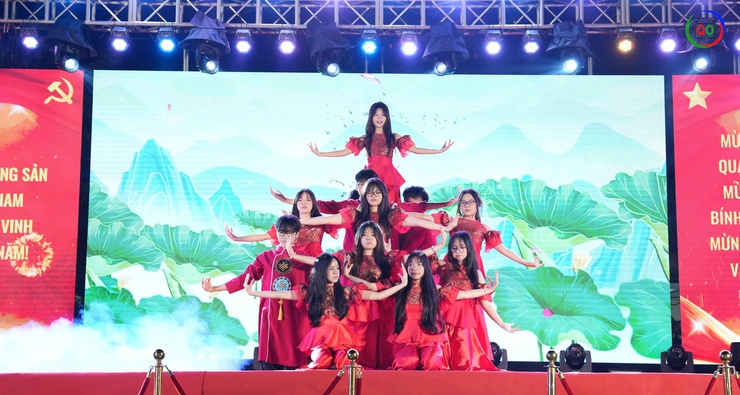 Rộn ràng Đêm giao thừa Xuân Bính Ngọ 2026: Sắc xuân thăng hoa – Pháo hoa rực sáng bầu trời Quốc Oai- Ảnh 20.