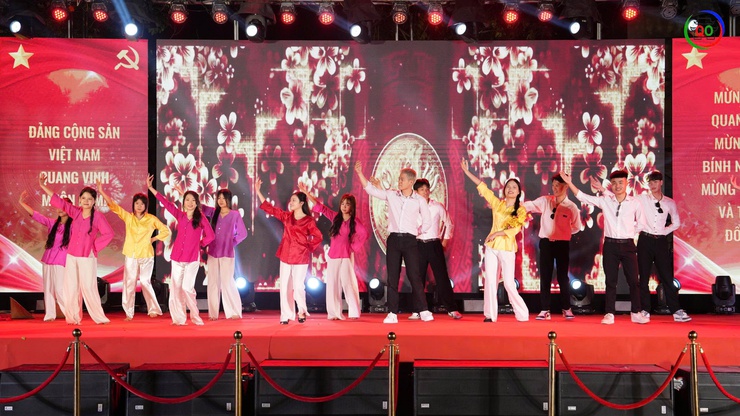 Rộn ràng Đêm giao thừa Xuân Bính Ngọ 2026: Sắc xuân thăng hoa – Pháo hoa rực sáng bầu trời Quốc Oai- Ảnh 25.