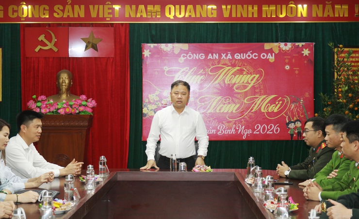 ĐỒNG CHÍ NGUYỄN TRUNG THÀNH- CHỦ TỊCH UBND XÃ QUỐC OAI THĂM, ĐỘNG VIÊN LỰC LƯỢNG LÀM NHIỆM VỤ TRỰC 29 TẾT BÍNH NGỌ 2026- Ảnh 3.