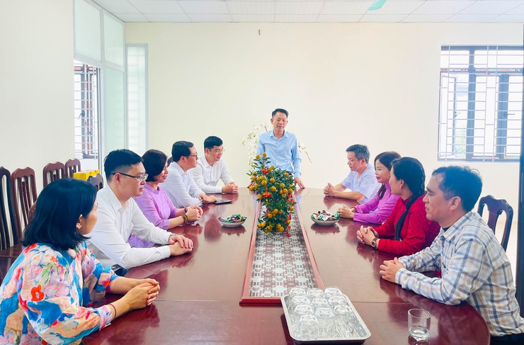 PHÓ BÍ THƯ THƯỜNG TRỰC ĐẢNG ỦY PHÙNG VĂN TÀI THĂM, CHÚC TẾT CÁC ĐƠN VỊ TRỰC TẾT NHÂN DỊP XUÂN BÍNH NGỌ 2026- Ảnh 3.