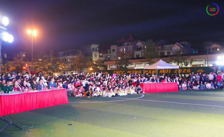 Rộn ràng Đêm giao thừa Xuân Bính Ngọ 2026: Sắc xuân thăng hoa – Pháo hoa rực sáng bầu trời Quốc Oai- Ảnh 3.