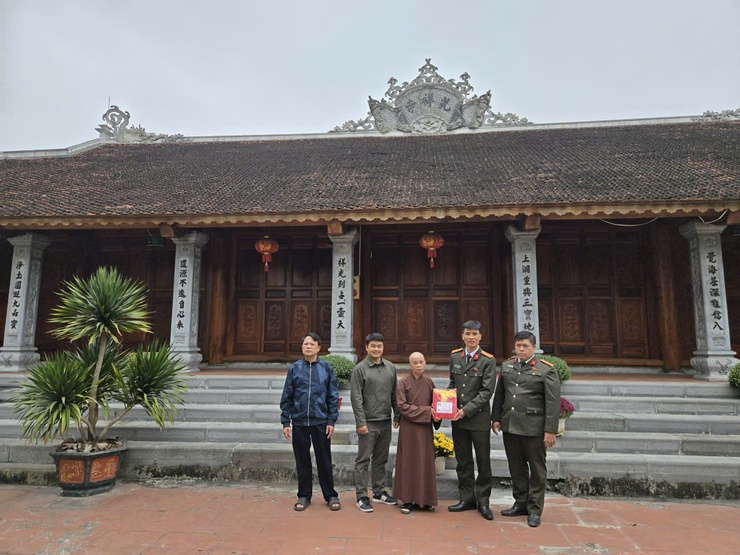 Công an phường Phú Lương đẩy mạnh phong trào “Ba nhất” tại các cơ sở tín ngưỡng, góp phần giữ vững bình yên địa bàn- Ảnh 1.