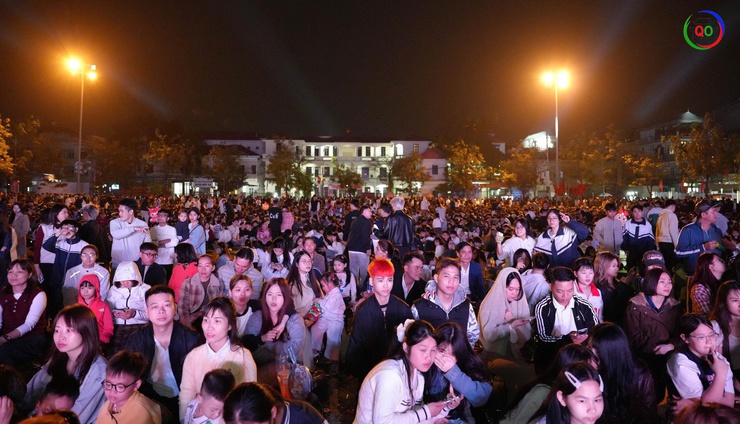 Rộn ràng Đêm giao thừa Xuân Bính Ngọ 2026: Sắc xuân thăng hoa – Pháo hoa rực sáng bầu trời Quốc Oai- Ảnh 35.