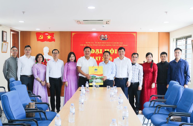 PHÓ BÍ THƯ THƯỜNG TRỰC ĐẢNG ỦY PHÙNG VĂN TÀI THĂM, CHÚC TẾT CÁC ĐƠN VỊ TRỰC TẾT NHÂN DỊP XUÂN BÍNH NGỌ 2026- Ảnh 4.