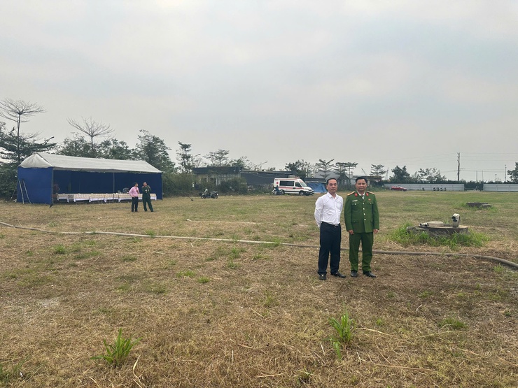 Lãnh đạo xã kiểm tra công tác chuẩn bị cho đêm Giao thừa - Ảnh 4.