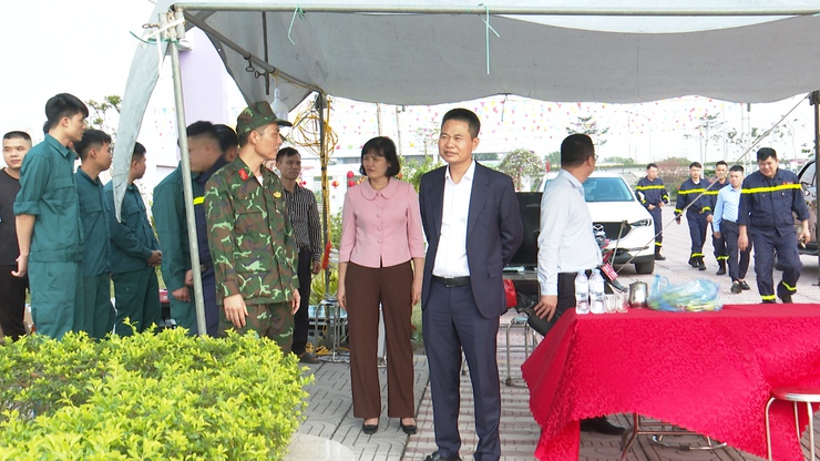 Đồng Chí Bí Thư Đảng ủy xã Phú Xuyên thăm, chúc tết các đơn vị làm nhiệm vụ trực tết 2026- Ảnh 2.