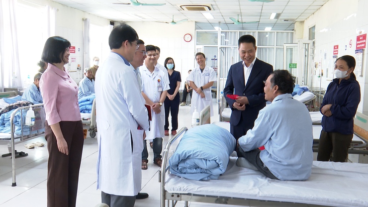 Đồng Chí Bí Thư Đảng ủy xã Phú Xuyên thăm, chúc tết các đơn vị làm nhiệm vụ trực tết 2026- Ảnh 7.