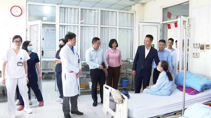 Đồng Chí Bí Thư Đảng ủy xã Phú Xuyên thăm, chúc tết các đơn vị làm nhiệm vụ trực tết 2026- Ảnh 6.