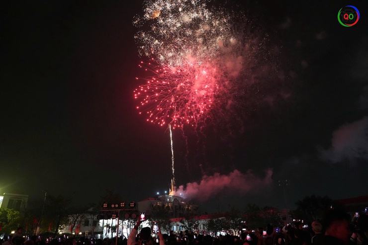 Rộn ràng Đêm giao thừa Xuân Bính Ngọ 2026: Sắc xuân thăng hoa – Pháo hoa rực sáng bầu trời Quốc Oai- Ảnh 39.