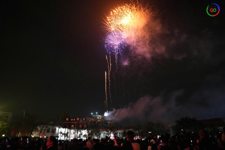 Rộn ràng Đêm giao thừa Xuân Bính Ngọ 2026: Sắc xuân thăng hoa – Pháo hoa rực sáng bầu trời Quốc Oai- Ảnh 41.