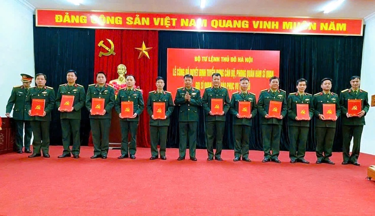 Bộ Tư lệnh Thủ đô Hà Nội công bố Quyết định tuyển dụng và gọi sĩ quan dự bị vào phục vụ tại ngũ- Ảnh 1.