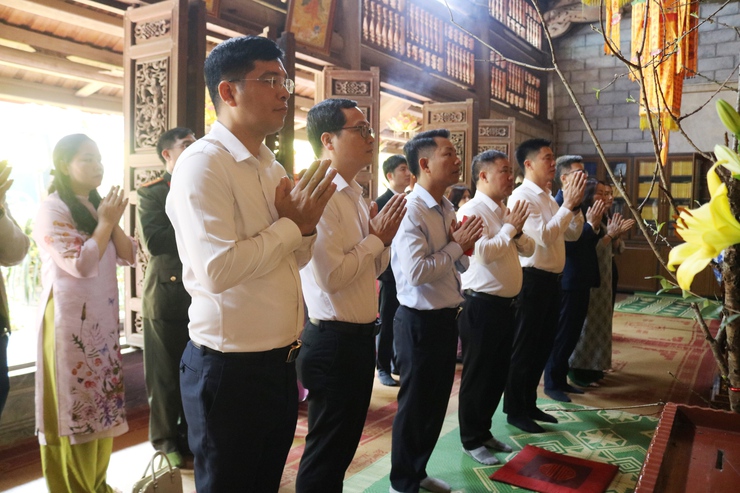 Xã Quốc Oai dâng hương tại các cơ sở tôn giáo, tín ngưỡng nhân dịp Tết Nguyên đán Bính Ngọ 2026- Ảnh 2.