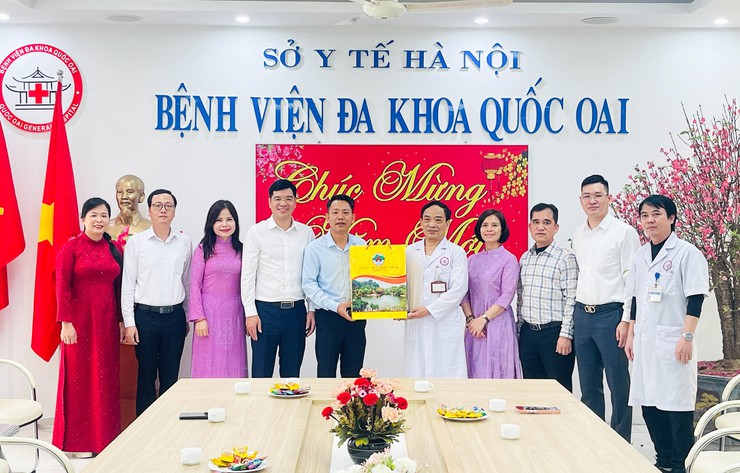 PHÓ BÍ THƯ THƯỜNG TRỰC ĐẢNG ỦY PHÙNG VĂN TÀI THĂM, CHÚC TẾT CÁC ĐƠN VỊ TRỰC TẾT NHÂN DỊP XUÂN BÍNH NGỌ 2026- Ảnh 5.
