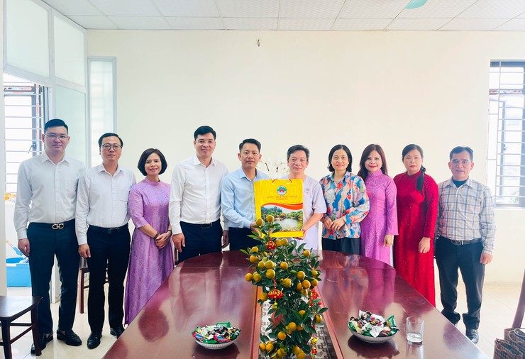 PHÓ BÍ THƯ THƯỜNG TRỰC ĐẢNG ỦY PHÙNG VĂN TÀI THĂM, CHÚC TẾT CÁC ĐƠN VỊ TRỰC TẾT NHÂN DỊP XUÂN BÍNH NGỌ 2026- Ảnh 6.