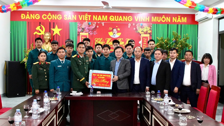 LÃNH ĐẠO XÃ TÂY PHƯƠNG THĂM, CHÚC TẾT CÁC LỰC LƯỢNG LÀM NHIỆM VỤ NHÂN DỊP XUÂN BÍNH NGỌ 2026.- Ảnh 5.