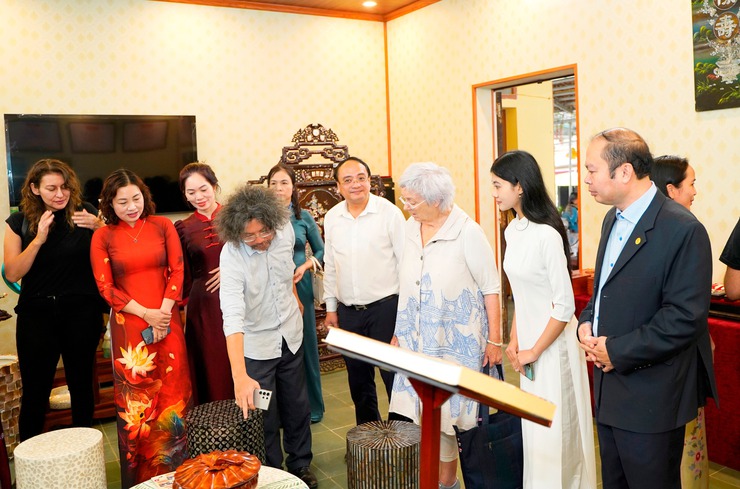 Chuyên Mỹ: Ứng dụng chuyển đổi số, đưa sản phẩm làng nghề vươn xa- Ảnh 2.