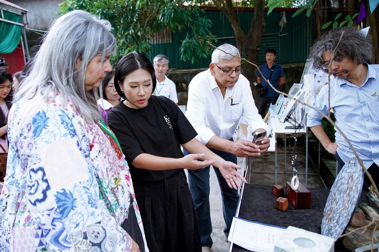 Chuyên Mỹ: Ứng dụng chuyển đổi số, đưa sản phẩm làng nghề vươn xa- Ảnh 3.
