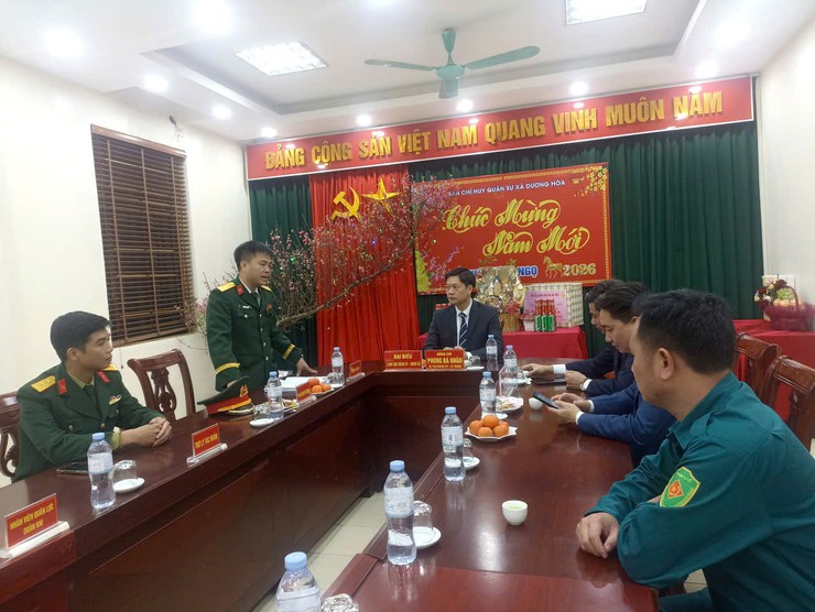 Lãnh đạo Đảng ủy, UBND xã Dương Hoà thăm, chúc Tết, tặng quà các đơn vị làm nhiệm vụ trực Tết- Ảnh 8.