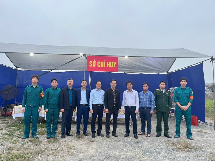 Lãnh đạo xã kiểm tra công tác chuẩn bị cho đêm Giao thừa - Ảnh 8.