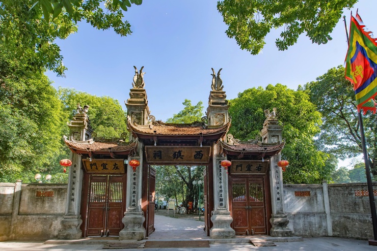 PHƯỜNG GIẢNG VÕ TỔ CHỨC ĐIỂM TRÔNG GIỮ XE MIỄN PHÍ PHỤC VỤ NHÂN DÂN VÀ DU KHÁCH THẬP PHƯƠNG TẠI DI TÍCH ĐỀN VOI PHỤC DỊP TẾT NGUYÊN ĐÁN- Ảnh 1.