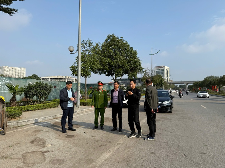 Bí thư Đảng ủy phường Xuân Phương kiểm tra công tác vệ sinh môi trường dịp Tết Nguyên đán 2026- Ảnh 4.