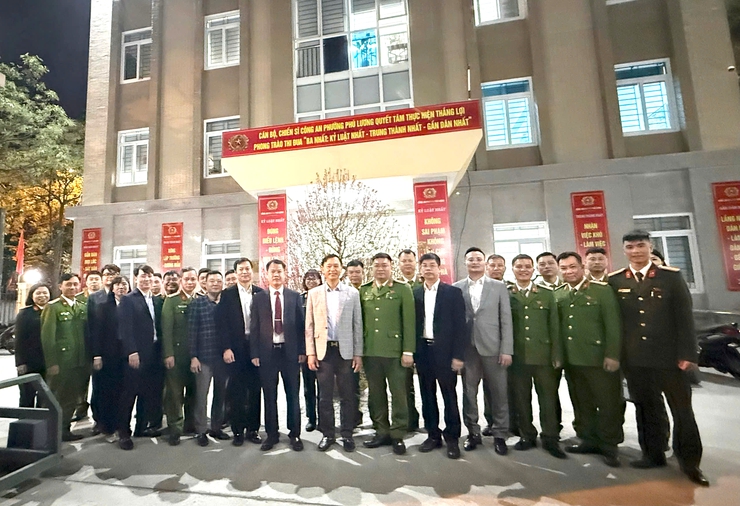 Phường Phú Lương tăng cường kiểm tra, động viên các lực lượng trực tết Nguyên đán Bính Ngọ 2026- Ảnh 1.