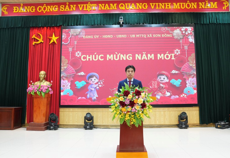 Đồng chí Chủ tịch UBND xã Phạm Gia Lộc chúc tết Nhân dân, cán bộ, đảng viên và Lực lượng vũ trang xã- Ảnh 1.