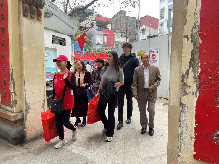 Tết sẻ chia ở Ngọc Hà - Nghĩa tình lan tỏa- Ảnh 14.