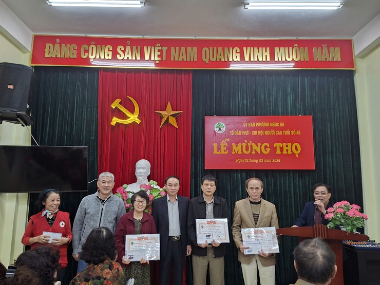 Tết sẻ chia ở Ngọc Hà - Nghĩa tình lan tỏa- Ảnh 18.