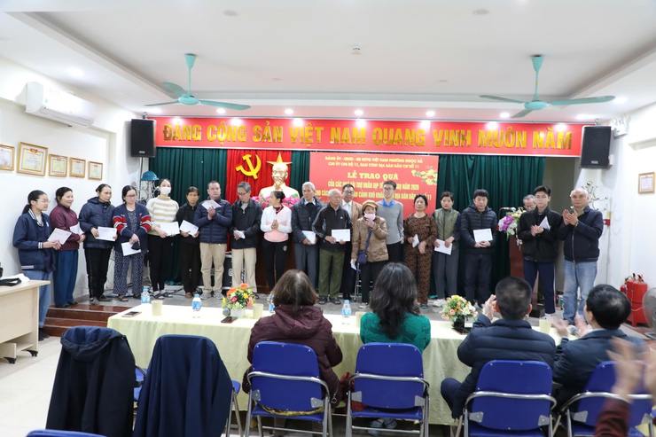 Tết sẻ chia ở Ngọc Hà - Nghĩa tình lan tỏa- Ảnh 9.