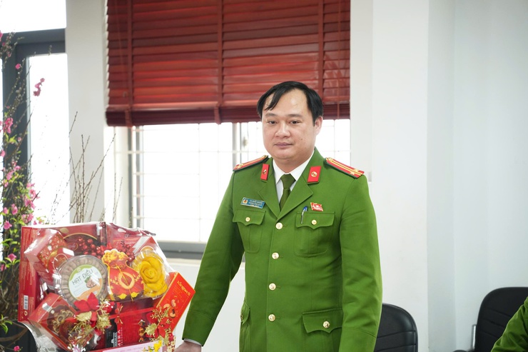 Các đồng chí lãnh đạo xã Thường Tín thăm, chúc Tết các đơn vị làm nhiệm vụ trực Tết Nguyên đán- Ảnh 2.