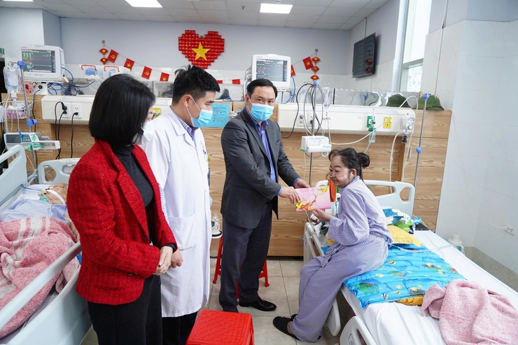 Các đồng chí lãnh đạo xã Thường Tín thăm, chúc Tết các đơn vị làm nhiệm vụ trực Tết Nguyên đán- Ảnh 7.