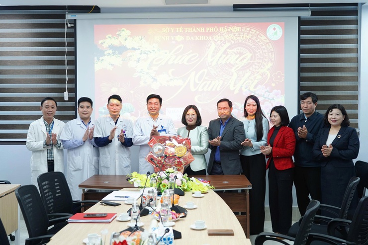 Các đồng chí lãnh đạo xã Thường Tín thăm, chúc Tết các đơn vị làm nhiệm vụ trực Tết Nguyên đán- Ảnh 5.