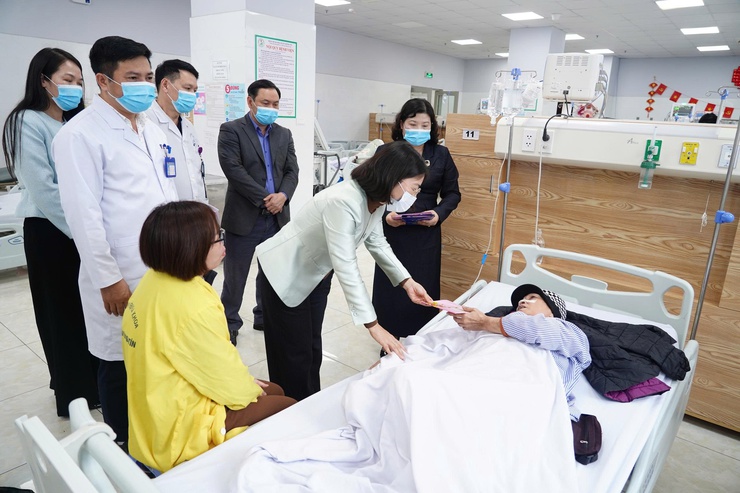 Các đồng chí lãnh đạo xã Thường Tín thăm, chúc Tết các đơn vị làm nhiệm vụ trực Tết Nguyên đán- Ảnh 6.