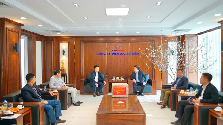 Đoàn công tác phường thăm, động viên lực lượng trực Tết và trao quà chúc Tết các đơn vị trên địa bàn- Ảnh 6.